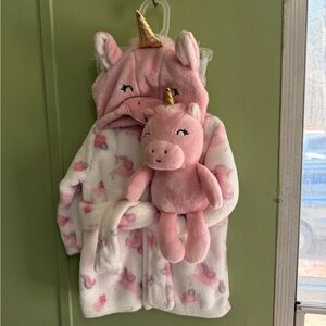 Infant Bath Robe w/Matching Stuffie
